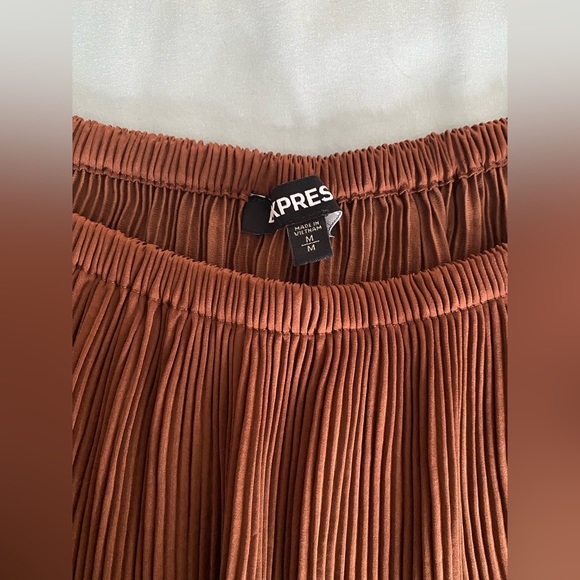 Express Off-Shoulder Blouse - Picture 4 of 4